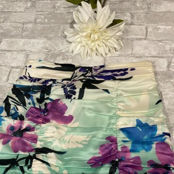NWT Le Chateau Multicolour Floral Mini Skirt - Picture 15 of 15